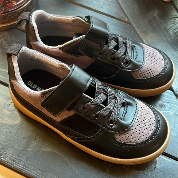 NWOT Old Navy Sneakers - Picture 1 of 7